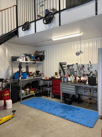 Kuva autohuoltoliikkeestä 1st autopalvelut Helsinki
